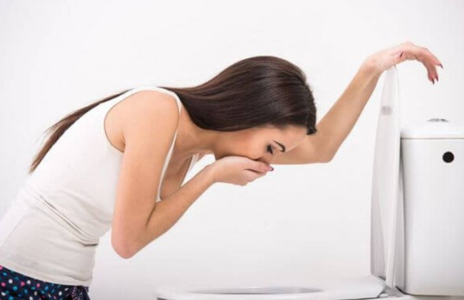 От нарушения слуха до рвоты: назвали самые серьезные симптомы штамма «Дельта»