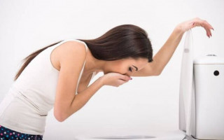 От нарушения слуха до рвоты: назвали самые серьезные симптомы штамма «Дельта»