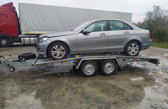 У Києві митники викрили схему перевезення б/у авто з Польщі