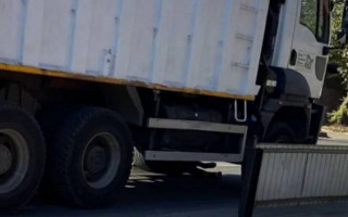 Под Киевом многотонный грузовик переехал мужчину прямо на пешеходном переходе