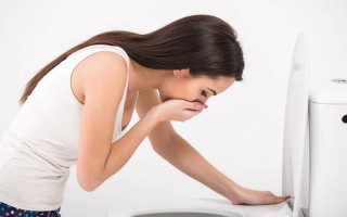 Пациенты жалуются на рвоту, тошноту и диарею: назвали характерные особенности штамма «Дельта»