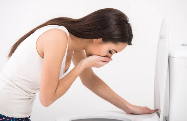 Пациенты жалуются на рвоту, тошноту и диарею: назвали характерные особенности штамма «Дельта»