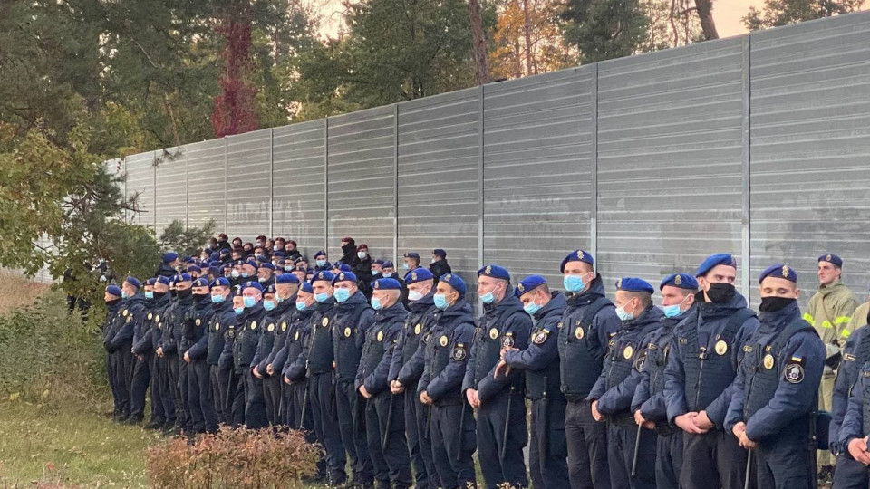 К дому Зеленского в Конча-Заспе приехали десятки авто: планируется акция