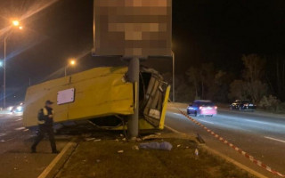 Ужасное ДТП в Киеве: авто влетело в маршрутку с пассажирами
