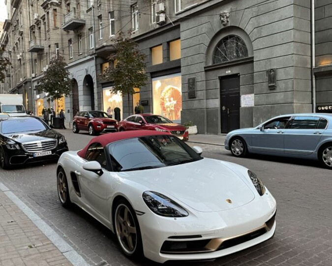 В Украине заметили новейший Porsche в редком исполнении