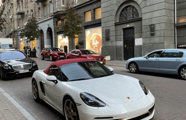В Украине заметили новейший Porsche в редком исполнении
