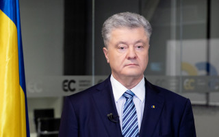 Порошенко обвинил Офис Президента в организации проплаченных протестов у своего дома