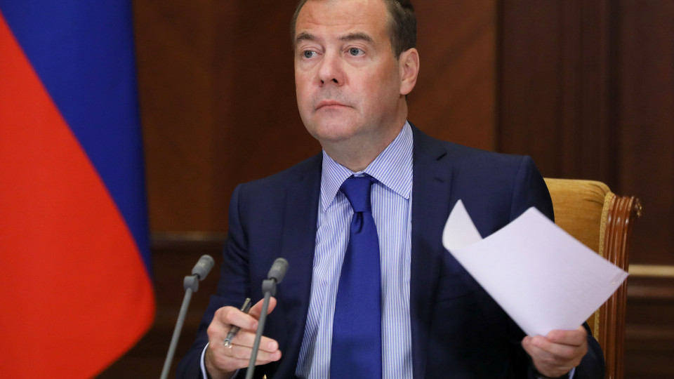 В ожидании «вменяемого руководства»: Медведев написал статью об Украине