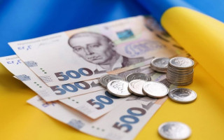 Стало відомо, коли зарплати бюджетників зростуть до 15 тисяч грн