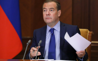 В ожидании «вменяемого руководства»: Медведев написал статью об Украине