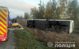 В Полтавській області перевернувся автобус: є постраждалі