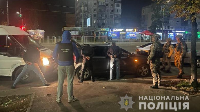 В Киеве задержали банду, которая «накачивала» посетителей в барах и грабила: один человек умер