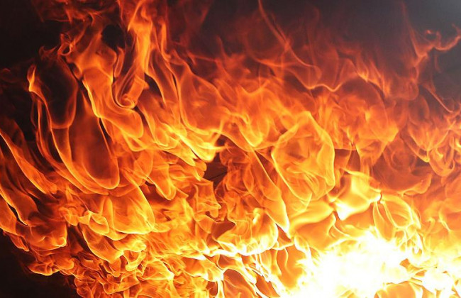 Под Киевом мужчина поджег дверь квартиры бывшей жены, но пострадал от огня сам