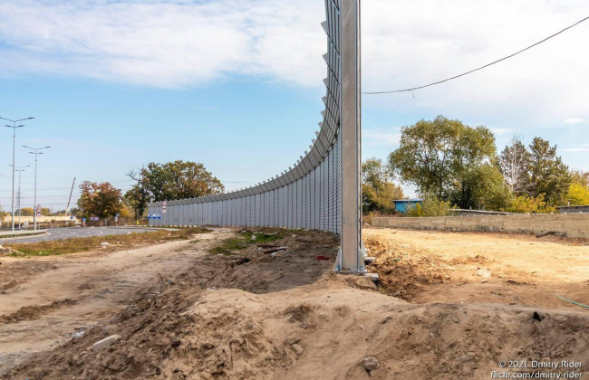 В Киеве построили бетонную стену против шума: где станет тише