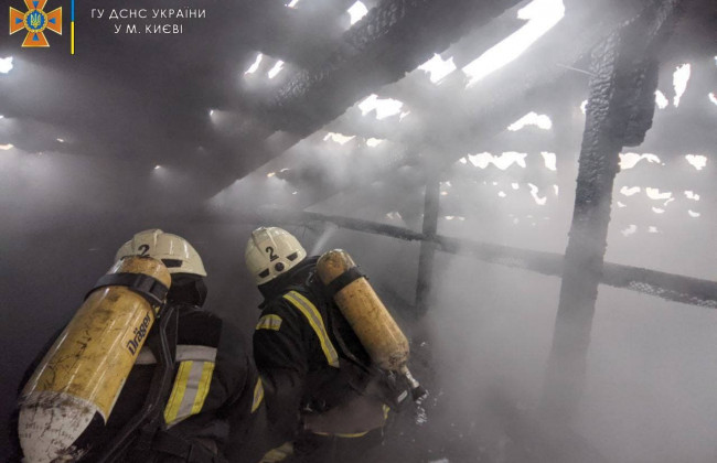 В центре Киева вспыхнул серьезный пожар, фото и видео