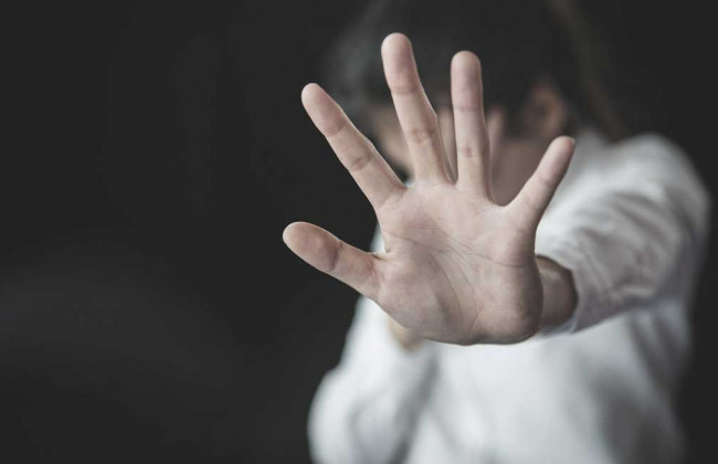 Вітчим, який неодноразово ґвалтував свою 10-річну падчерку, отримав довічне ув’язнення