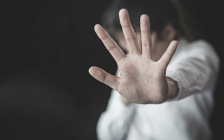 Вітчим, який неодноразово ґвалтував свою 10-річну падчерку, отримав довічне ув’язнення