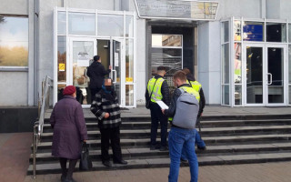 Розкрадання на ремонті ліфтів: прокуратура проводить обшуки в управлінні Святошинської РДА