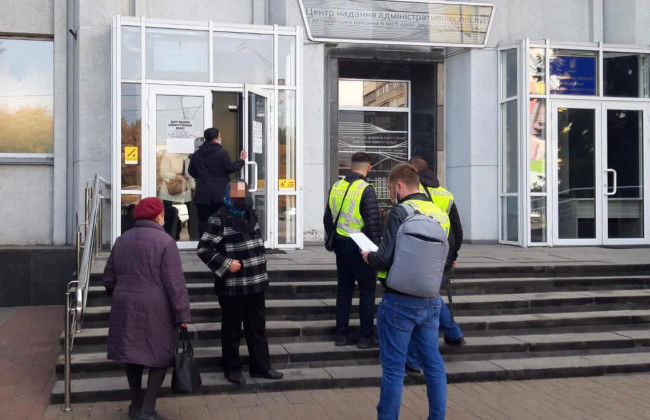 Розкрадання на ремонті ліфтів: прокуратура проводить обшуки в управлінні Святошинської РДА