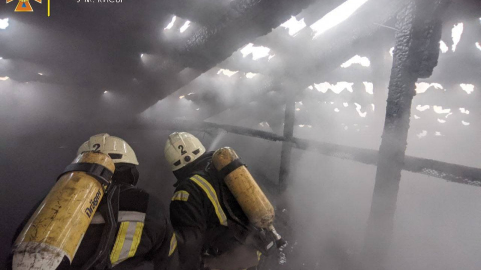 В центре Киева вспыхнул серьезный пожар, фото и видео