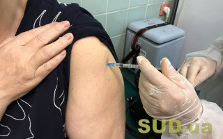 Все не так просто: кому рекомендуют сделать дополнительную прививку от коронавируса