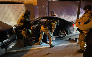 Поліція викрила наркодилерів та їх схованку: вилучено 25 кг мефедрону, зброю та боєприпаси
