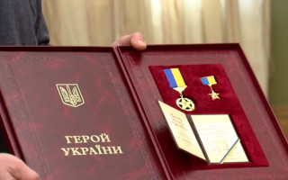 Зеленский присвоил звание Героя Украины двум военнослужащим (посмертно)