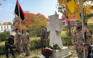 У Києві відкрили пам’ятний знак захисникам України: фото