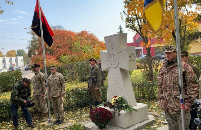 У Києві відкрили пам’ятний знак захисникам України: фото