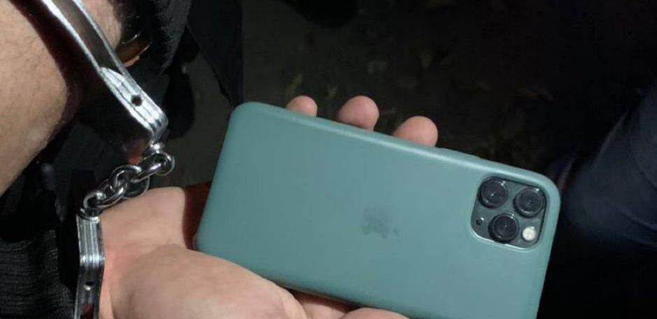 Украли iPhone 13: в Киеве два иностранца ограбили женщину