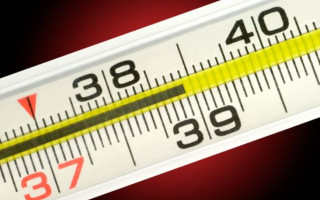 Назвали 4 симптома коронавируса, при которых надо срочно обращаться к врачу