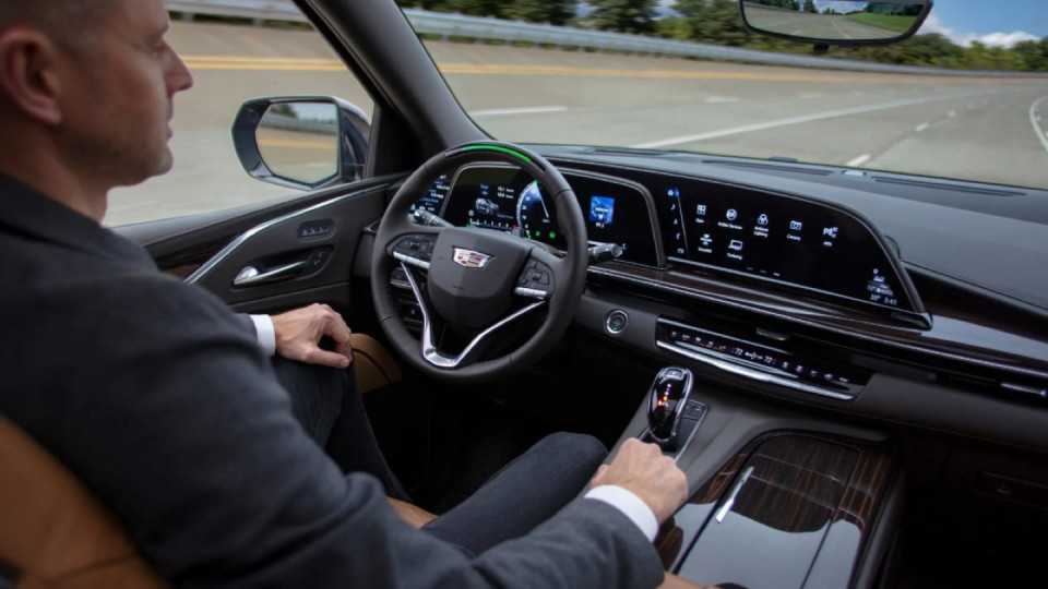 Новый автопилот General Motors позволит ездить без рук на руле