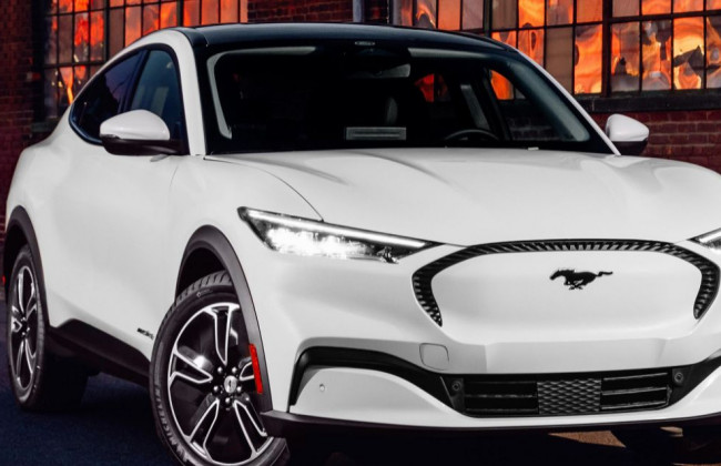 От легковушки до внедорожника: назвали лучшие автомобили 2021 года