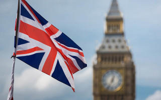 Королева Елизавета II попала в скандал из-за Крыма: в письме для школьников полуостров назвали «российским»