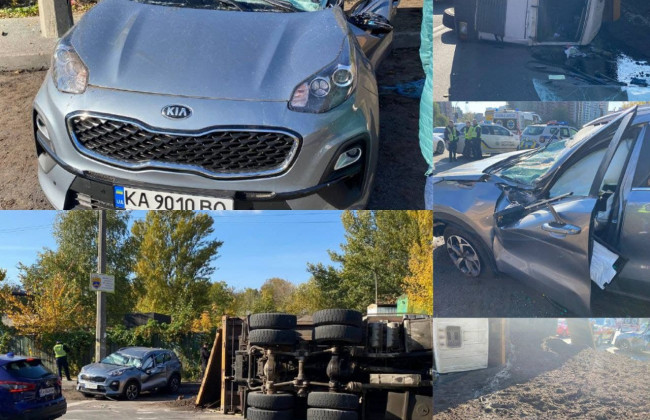 Отказали тормоза: в Киеве грузовик с землей перевернулся на соседнее авто