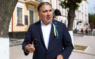 Сложно передвигаться: личный врач Саакашвили рассказал о его состоянии