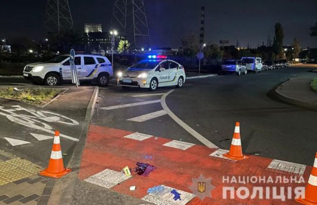 В Киеве пьяный водитель фуры сбил двух человек