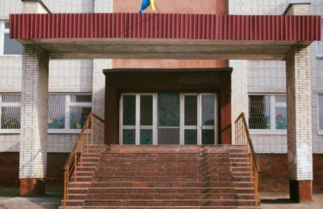 Скандал в школе Днепра: учительница приходила пьяной на уроки и пила водку в стенах школы