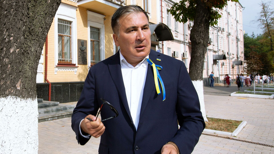 Сложно передвигаться: личный врач Саакашвили рассказал о его состоянии