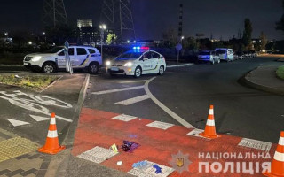 В Киеве пьяный водитель фуры сбил двух человек