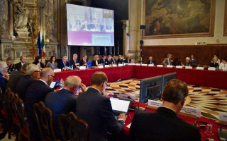 Украина отправит на рассмотрение Венецианской комиссии проект закона об олигархах,  который будет подписан Президентом