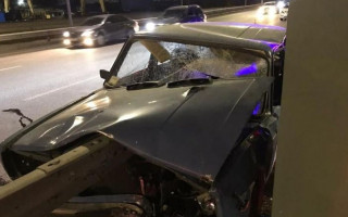 Смертельное ДТП в Киеве: отбойник «прошил» легковушку