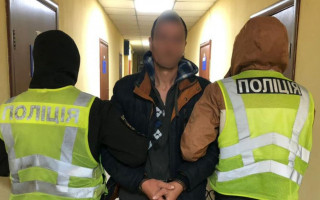 Жорстокий інцидент на Київщині: чоловік з сокирою напав на багатодітну матір, відео