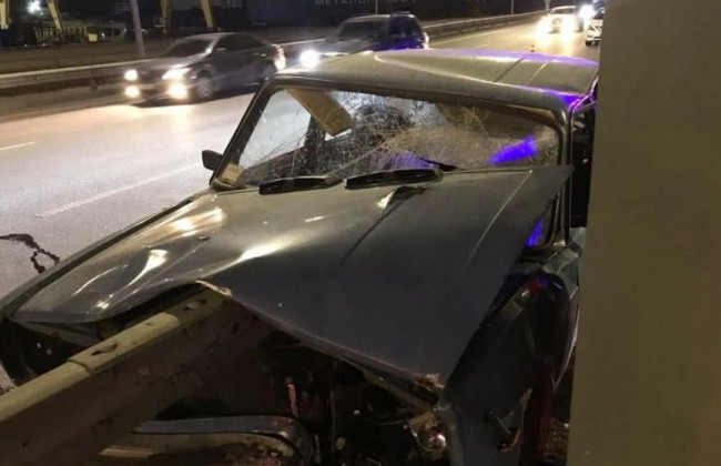 Смертельное ДТП в Киеве: отбойник «прошил» легковушку