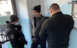 В Киеве вооруженный мужчина устроил погром в приемной депутата горсовета