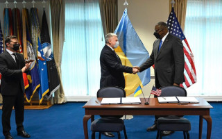 Безопасность в Черном море и развитие ВСУ: Таран рассказал о переговорах с главой Пентагона в Киеве