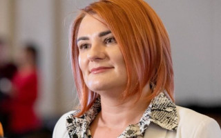 Нардепа Людмилу Буймистер, которая голосовала против законопроекта об олигархах, исключили из фракции «Слуга народа»