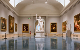 В Испании 6 человек пришли в музей и угрожают покончить с собой: что требуют