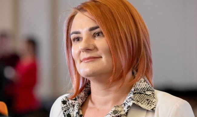 Нардепа Людмилу Буймистер, которая голосовала против законопроекта об олигархах, исключили из фракции «Слуга народа»