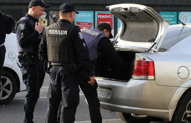 Какие ошибки совершают водители в разговоре с инспектором полиции: пять распространенных случаев